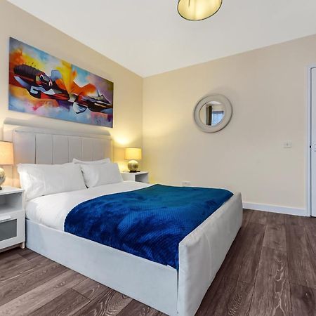 Family Friendly, Zone 2, 2 Beds, Overground London Exterior photo