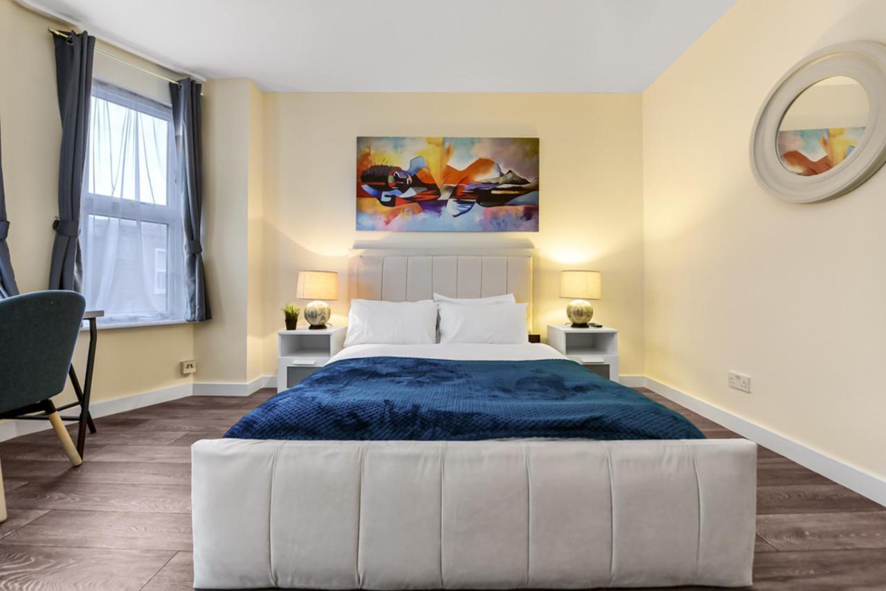 Family Friendly, Zone 2, 2 Beds, Overground London Exterior photo