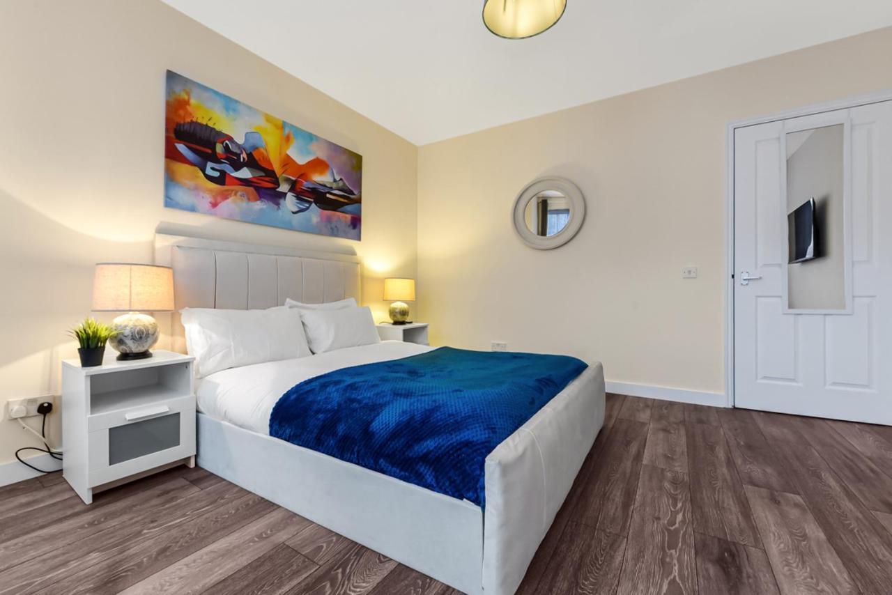 Family Friendly, Zone 2, 2 Beds, Overground London Exterior photo