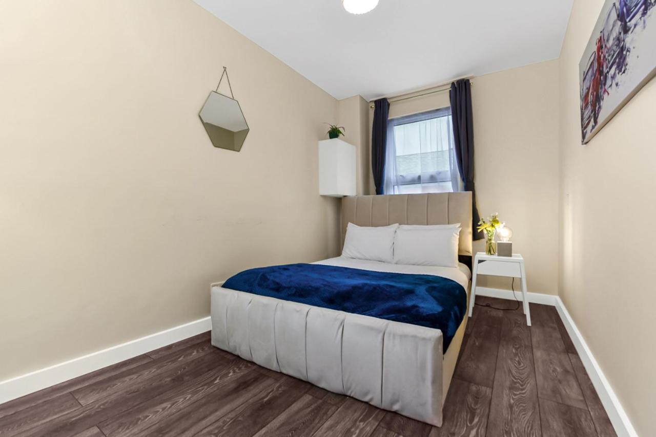 Family Friendly, Zone 2, 2 Beds, Overground London Exterior photo