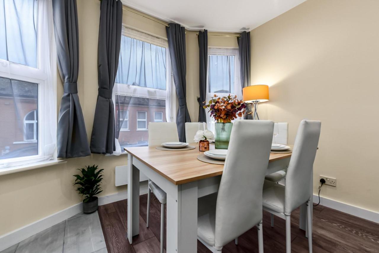 Family Friendly, Zone 2, 2 Beds, Overground London Exterior photo