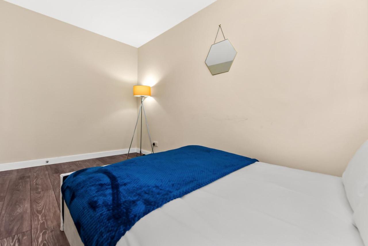 Family Friendly, Zone 2, 2 Beds, Overground London Exterior photo