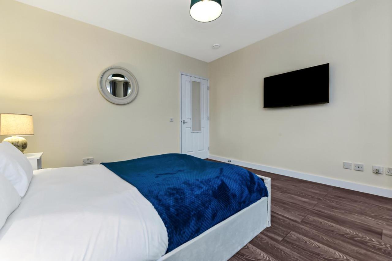Family Friendly, Zone 2, 2 Beds, Overground London Exterior photo