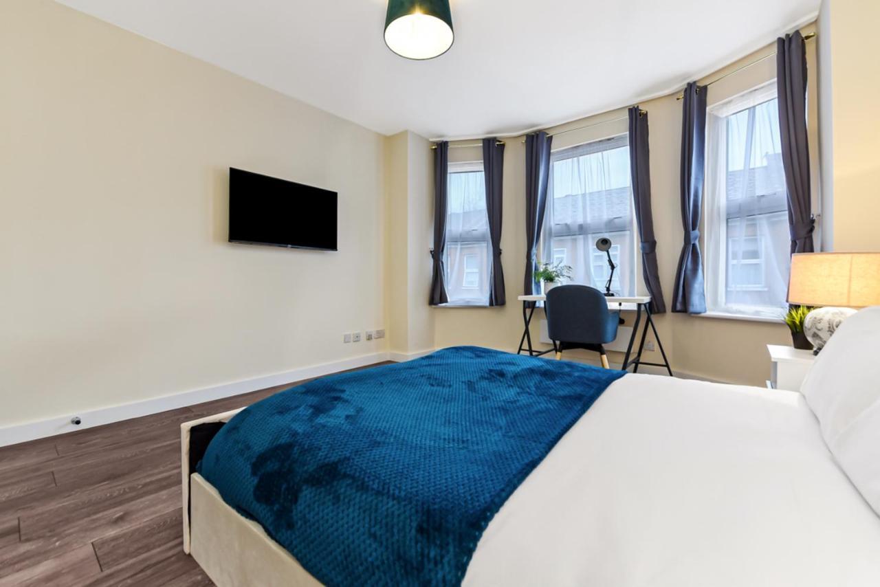 Family Friendly, Zone 2, 2 Beds, Overground London Exterior photo