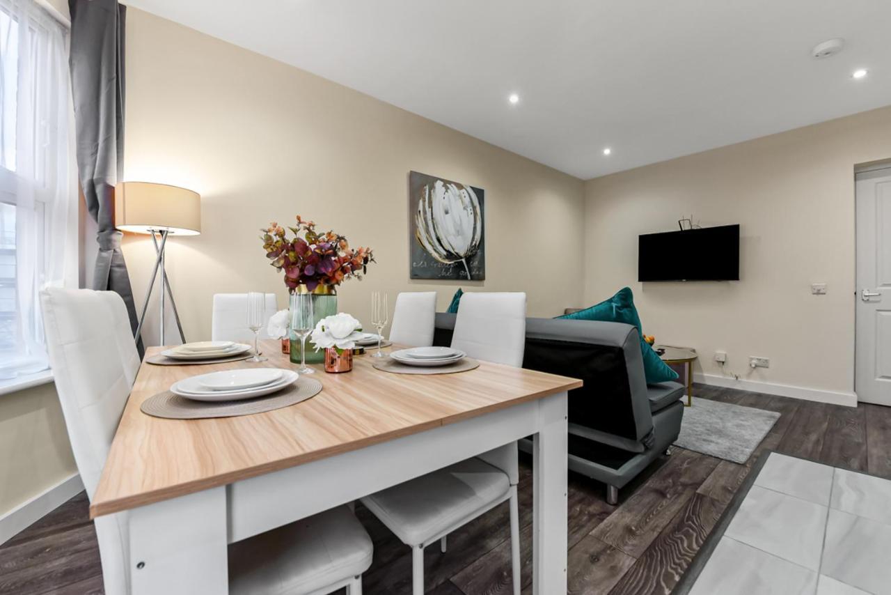 Family Friendly, Zone 2, 2 Beds, Overground London Exterior photo
