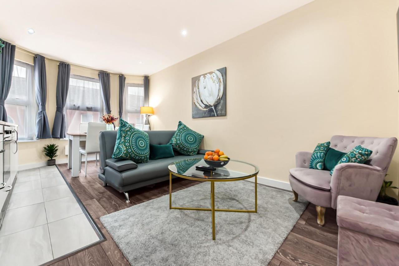 Family Friendly, Zone 2, 2 Beds, Overground London Exterior photo