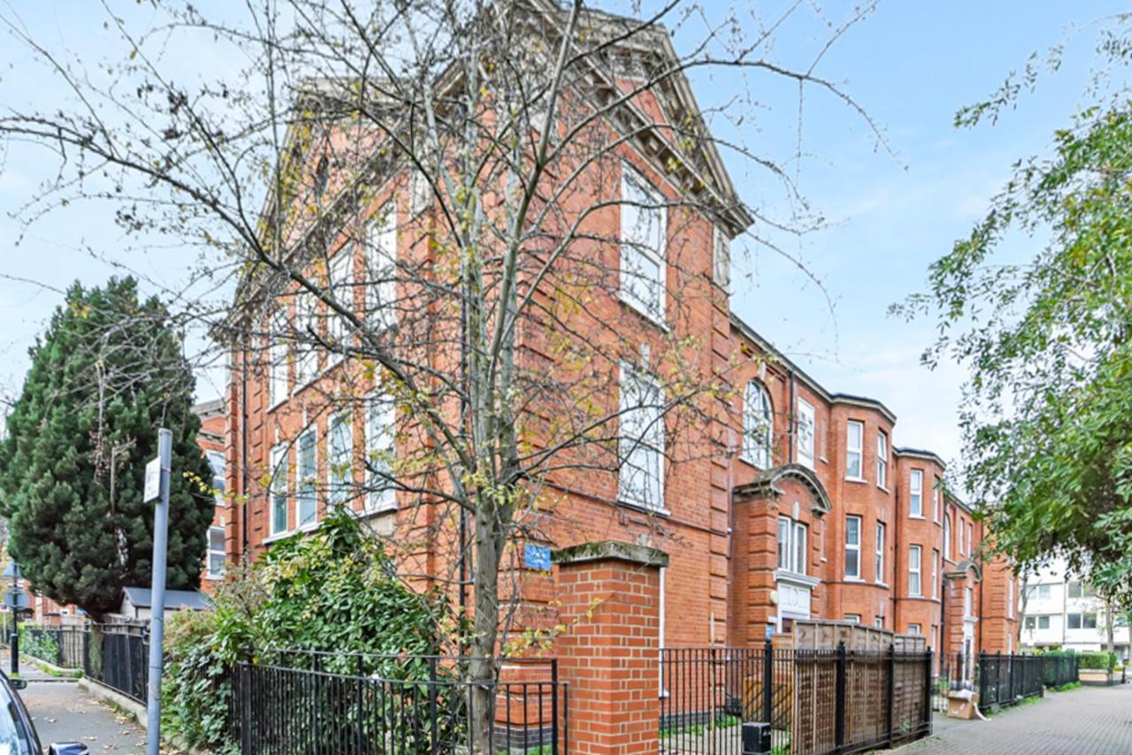 Family Friendly, Zone 2, 2 Beds, Overground London Exterior photo