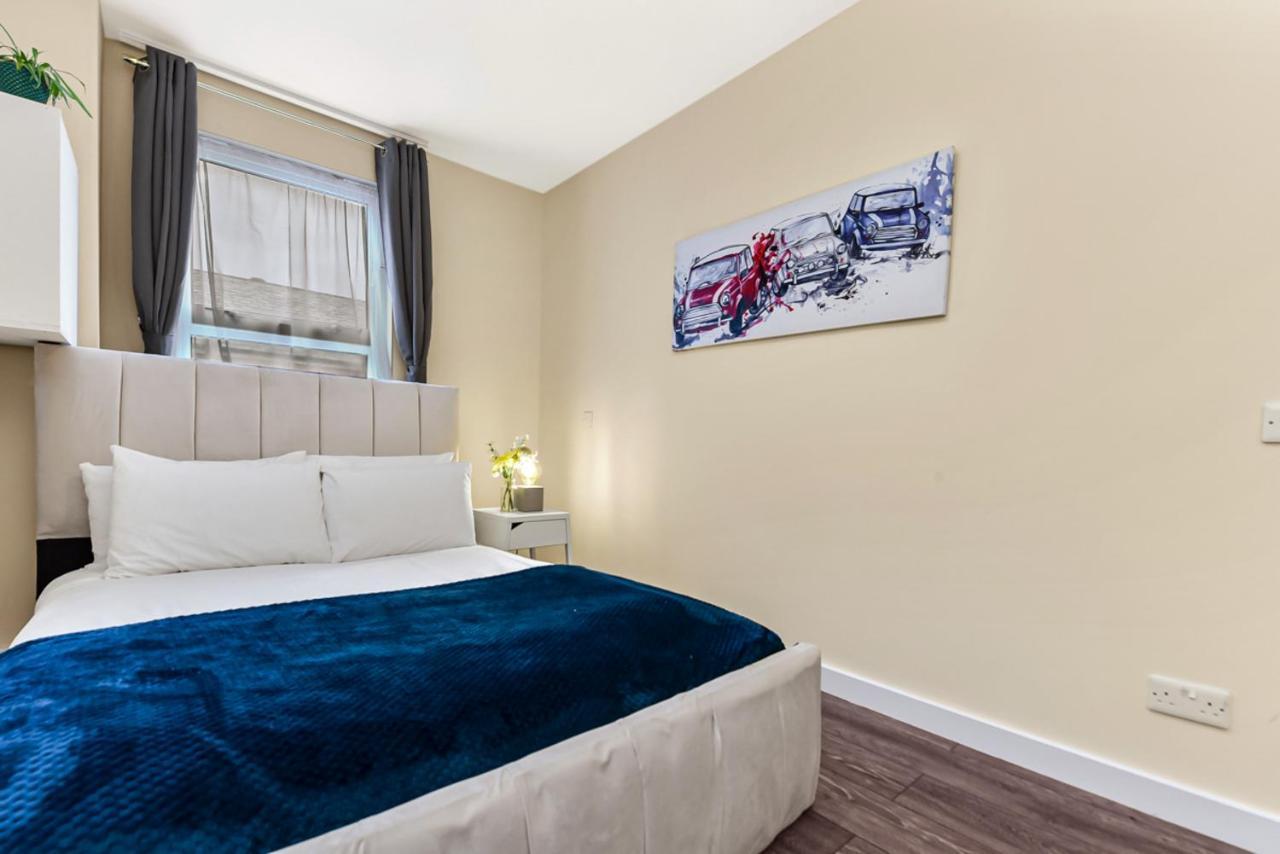 Family Friendly, Zone 2, 2 Beds, Overground London Exterior photo