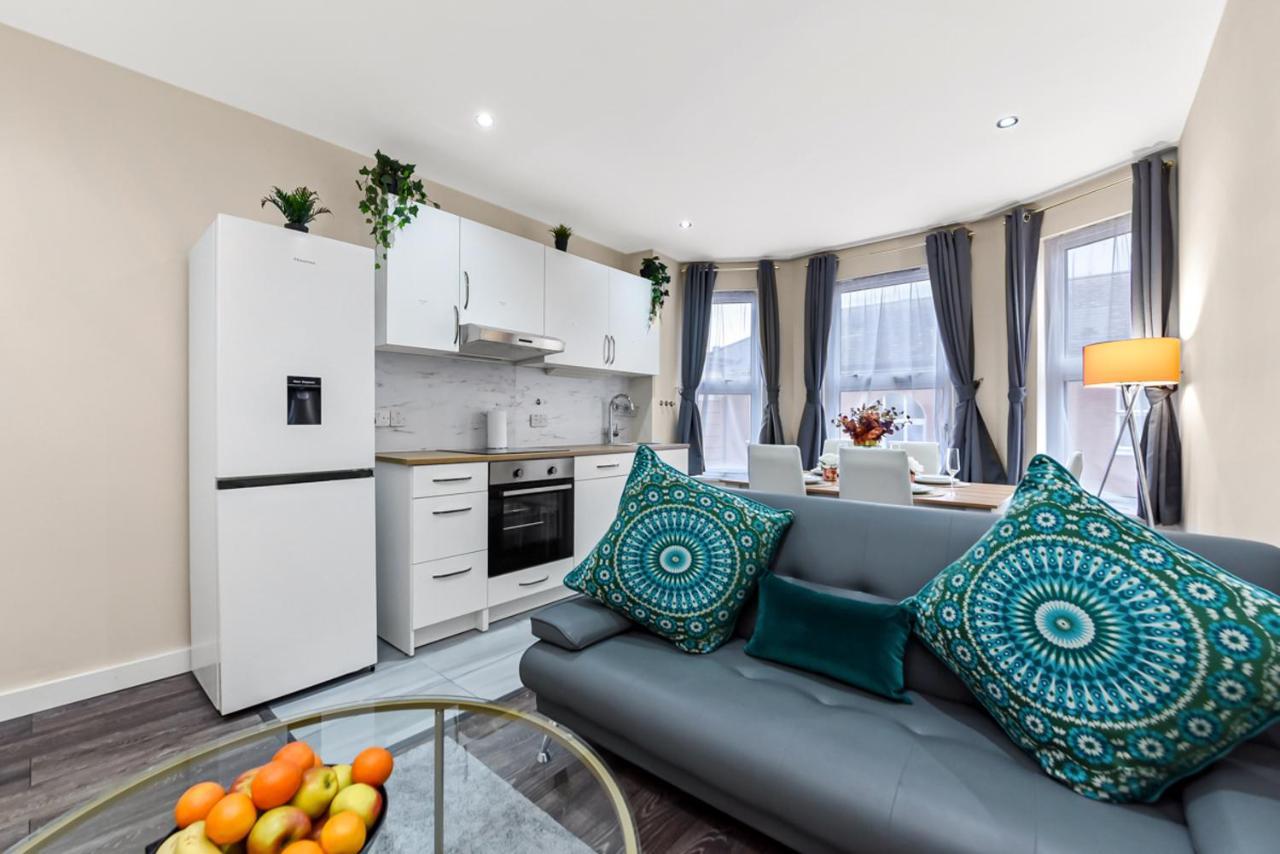 Family Friendly, Zone 2, 2 Beds, Overground London Exterior photo